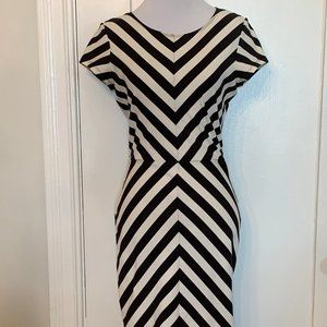 Arden B black and white cap sleeve fitted …